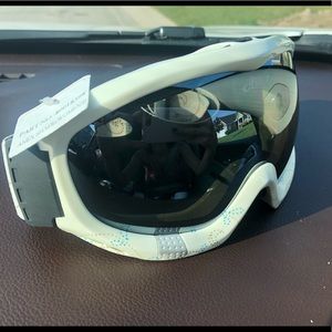 Brand new women’s snowboarding goggles